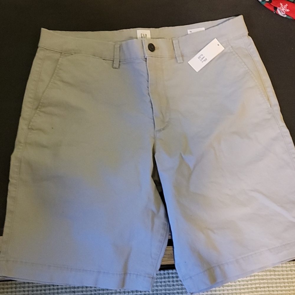 Gap Men's 33w brand new 10inch shorts